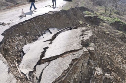 Lerikdə torpaq sürüşdü: Beş evin uçqun təhlükəsi yarandı