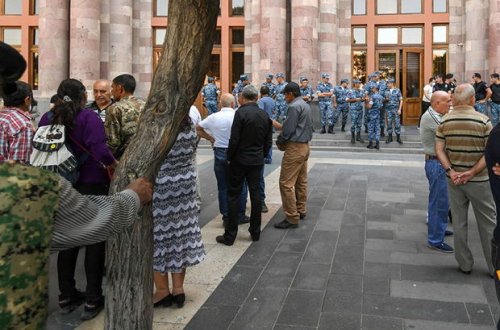 Qarabağdan gedən ermənilər aksiya keçirdi: “Ermənistanın istənilən vilayətində yaşamağa hazırıq”