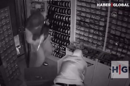 Mağazanı qarət edib 100 min dollar dəyərində gümüş əşyalarını və seyfi apardılar - ANBAAN VİDEO