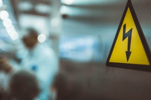 Lənkəranda lisey müəllimini elektrik cərəyanı vuraraq öldürüb