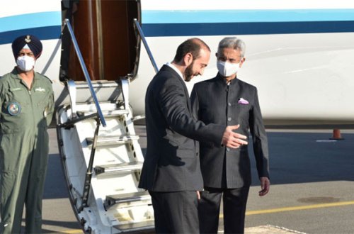 Hindistanın xarici işlər naziri Ermənistana gəldi