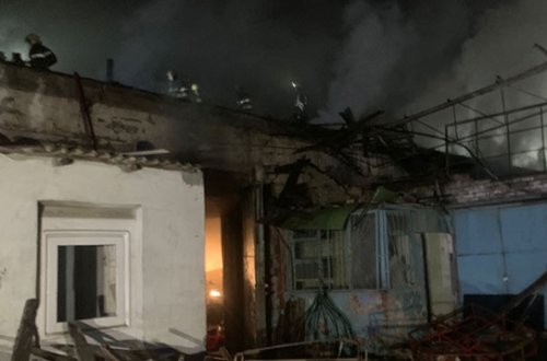 Bakıda meyvə-tərəvəz bazası yandı - Foto