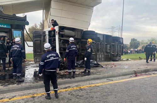 В Баку грузовик столкнулся с автобусом: погибли пять человек, 21 пострадал - ОБНОВЛЯЕТСЯ + ФОТО/ВИДЕО