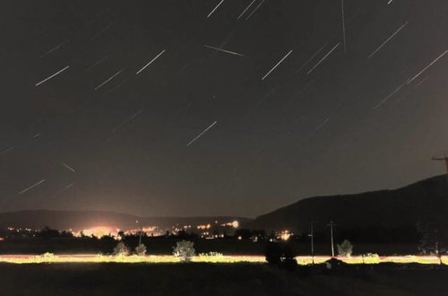 Спящая женщина едва не погибла, когда крышу ее дома пробил метеорит и упал на подушку