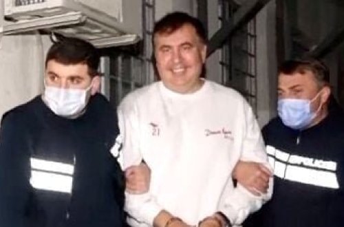 Saakaşvili təkadamlıq kameraya köçürüldü