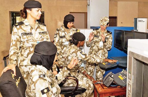 Bu ölkədə də qadınların orduda xidmət etməsinə icazə verildi