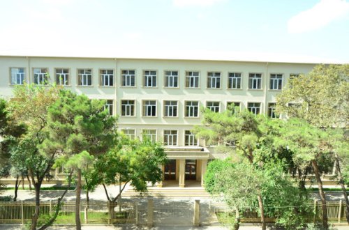 В Азербайджане учащиеся и педагоги гимназии заразились коронавирусом: традиционное обучение приостановлено