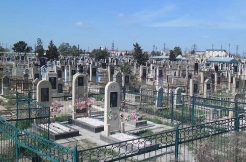 Azərbaycanda gənc oğlanla qız qəbiristanlıqda sevişərkən yaxalandı - TƏFƏRRÜAT