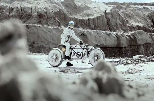 В Германии построили мотоцикл для полета на Луну - ВИДЕО