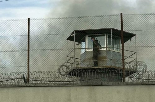 Gürcüstanda həbsxanada güclü yanğın olub: Məhbuslar arasında ölənlər var - VİDEO