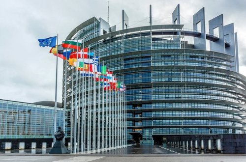 Avropa Parlamenti Britaniyada millət vəkilinin öldürülməsinə reaksiya verib