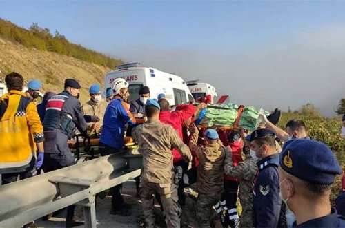 Türkiyədə sərnişin avtobusu uçuruma yuvarlandı - 2 ölü, 15 yaralı