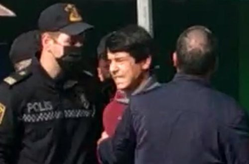 Polis malları yanan sahibkarın oğlunu saxladı, insanlar etiraz etdi (VİDEO)