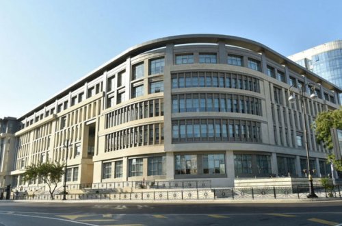 В Баку из-за коронавируса закрылась школа-лицей № 20