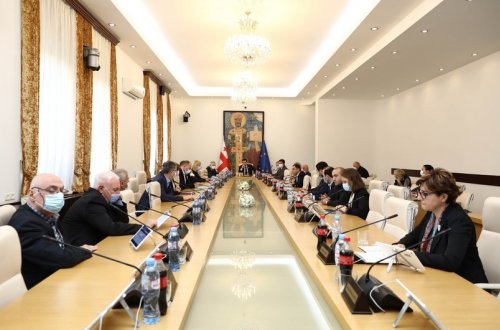 Gürcüstan parlamenti azərbaycanlıların soyadları ilə bağlı imzalara dair qərar qəbul edib