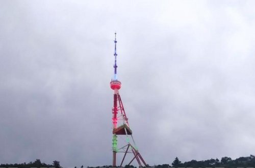 Tbilisi teleqülləsi Azərbaycan bayrağının rəngləri ilə işıqlandırılıb