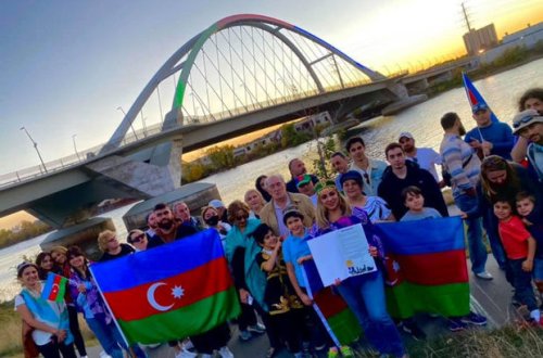 ABŞ-da məşhur körpü Azərbaycan bayrağı rənglərində işıqlandırıldı - FOTO