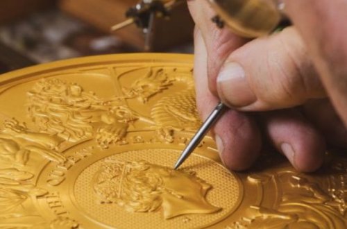 Королевский монетный двор Британии решил извлекать золото из частей мобильных телефонов