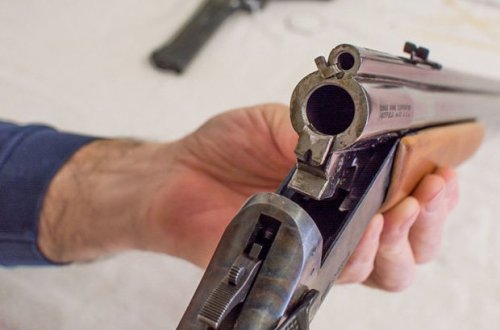 Bakıda məhkumun torpağa basdırdığı silah tapıldı - FOTO