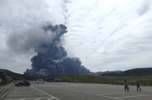 В Японии произошло извержение вулкана Асо - ВИДЕО