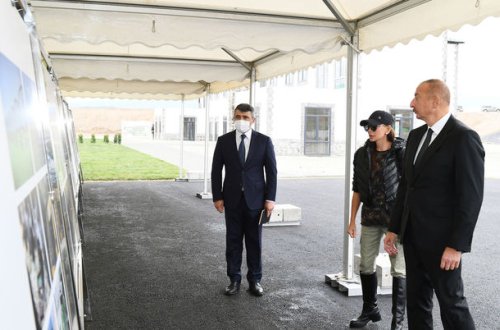 İlham Əliyev və Mehriban Əliyeva “Ağıllı kənd” layihəsi çərçivəsində görülən işlərlə tanış olublar - FOTO