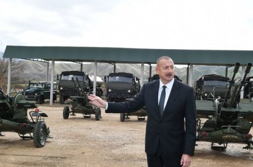 Zəngilanda İlham Əliyevə zirehli texnikalar və silahlar təqdim olundu - FOTO