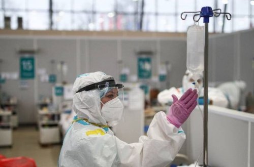 В России за сутки зарегистрировали новые максимумы числа заболевших COVID-19 и скончавшихся