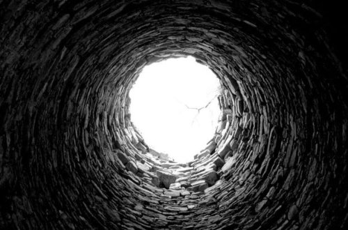 Qəbələdə üç yaşlı uşaq su quyusuna düşərək öldü