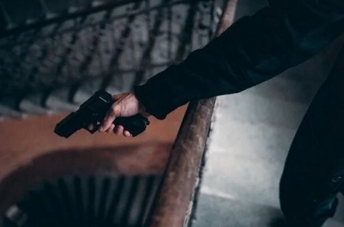 Rusiyada pensioner kişi arvadının intiqamını almaq üçün polisi güllələdi