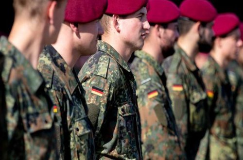 Alman zabitinin evindən radioaktiv maddə və məxfi sənədlər aşkarlanıb