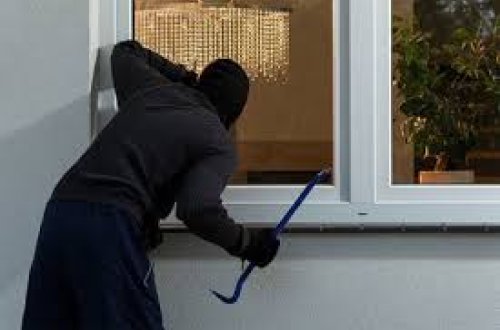 Hacıqabulda oğlan anasının evindən külli miqdarda oğurluq etdi