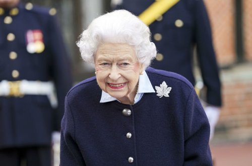 II Elizabet gecəni xəstəxanada keçirib