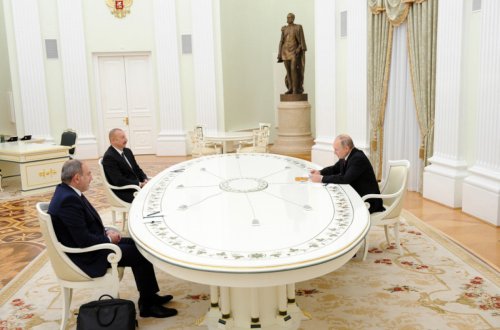 Kreml Azərbaycanla Ermənistan arasında iki sənəd imzalanacağı barədə məlumatlara münasibət bildirib