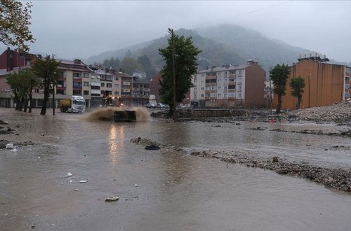Türkiyədə daşqınlar yenidən həyatı iflic etdi 
