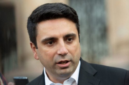 Ermənistan parlamentinin sədri Kiprdə təhqirlə qarşılanıb