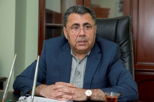 Şeyxin “Azərbaycan” sözünü düzgün yaza bilməyən deputat qardaşı məsxərəyə qoyuldu - FOTO