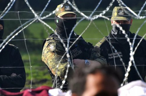 Polşa Belarusla sərhəddə əsgərlərinin sayı artırır