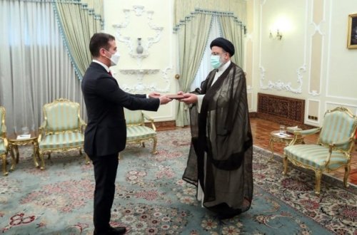 Azərbaycan səfiri etimadnaməsini İran Prezidenti ilə görüşdü