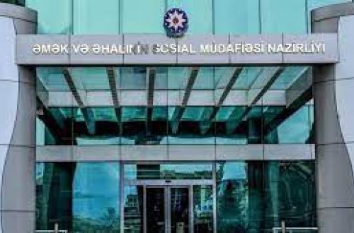 Nazirliyin qarşısında yanğın törətmiş qadınla bağlı RƏSMİ AÇIQLAMA