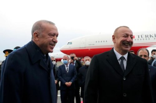 İlham Əliyev və Ərdoğan arasında səmimi söhbət - VİDEO