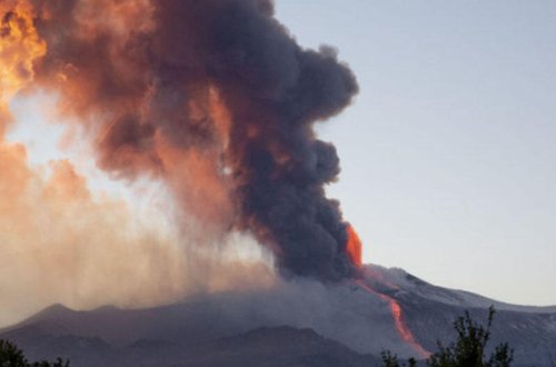Etna vulkanının dəhşətli görüntüləri - VİDEO