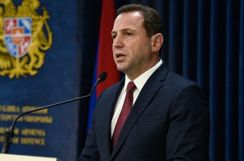 Ermənistanın keçmiş müdafiə nazirinin ölkəni tərk etməsinə qadağa qoyulub