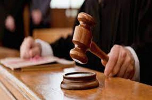 Bakıda ərini boyunbağı ilə boğub öldürən qadının məhkəməsi başlayır