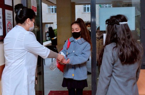 Ölkə üzrə koronavirusa yoluxan şagird və müəllimlərin sayı açıqlandı