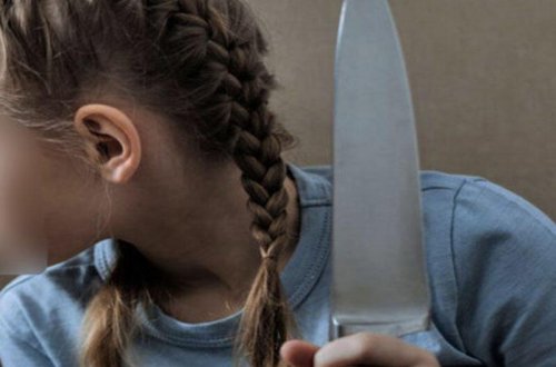 12 yaşlı qız atalığını öldürdü