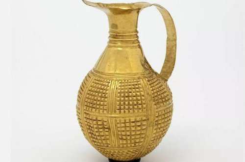 Böyük Britaniya 4250 il yaşı olan qızıl küpü Türkiyəyə qaytarıb