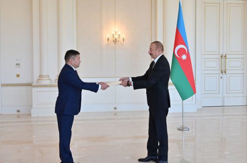 İlham Əliyev Qırğız Respublikasının səfirini qəbul etdi - YENİLƏNİB + FOTO