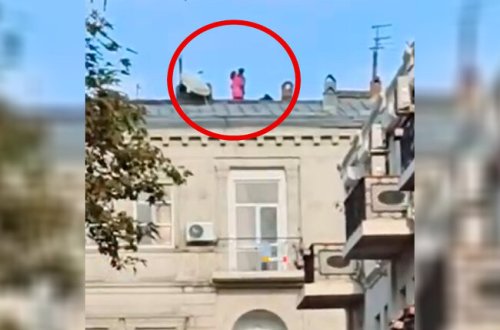 Gənclərin Bakıda binanın damında çəkilən bu görüntüsü böyük səs-küyə səbəb oldu - VİDEO