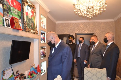 Mingəçevir Şəhər İcra Hakimiyyətinin başçısı növbəti üç şəhidimizin ailəsini ziyarət edib