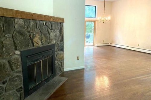 Anasını “qocalar evi”nə göndərən məşhur müğənni onun evini satdı - FOTO